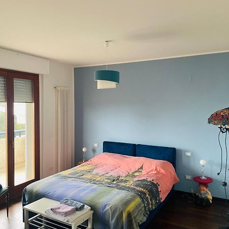 Apartmán Attico Vista E Fronte Mare Zaffiroblu Con Posto Auto Montesilvano Marina Exteriér fotografie