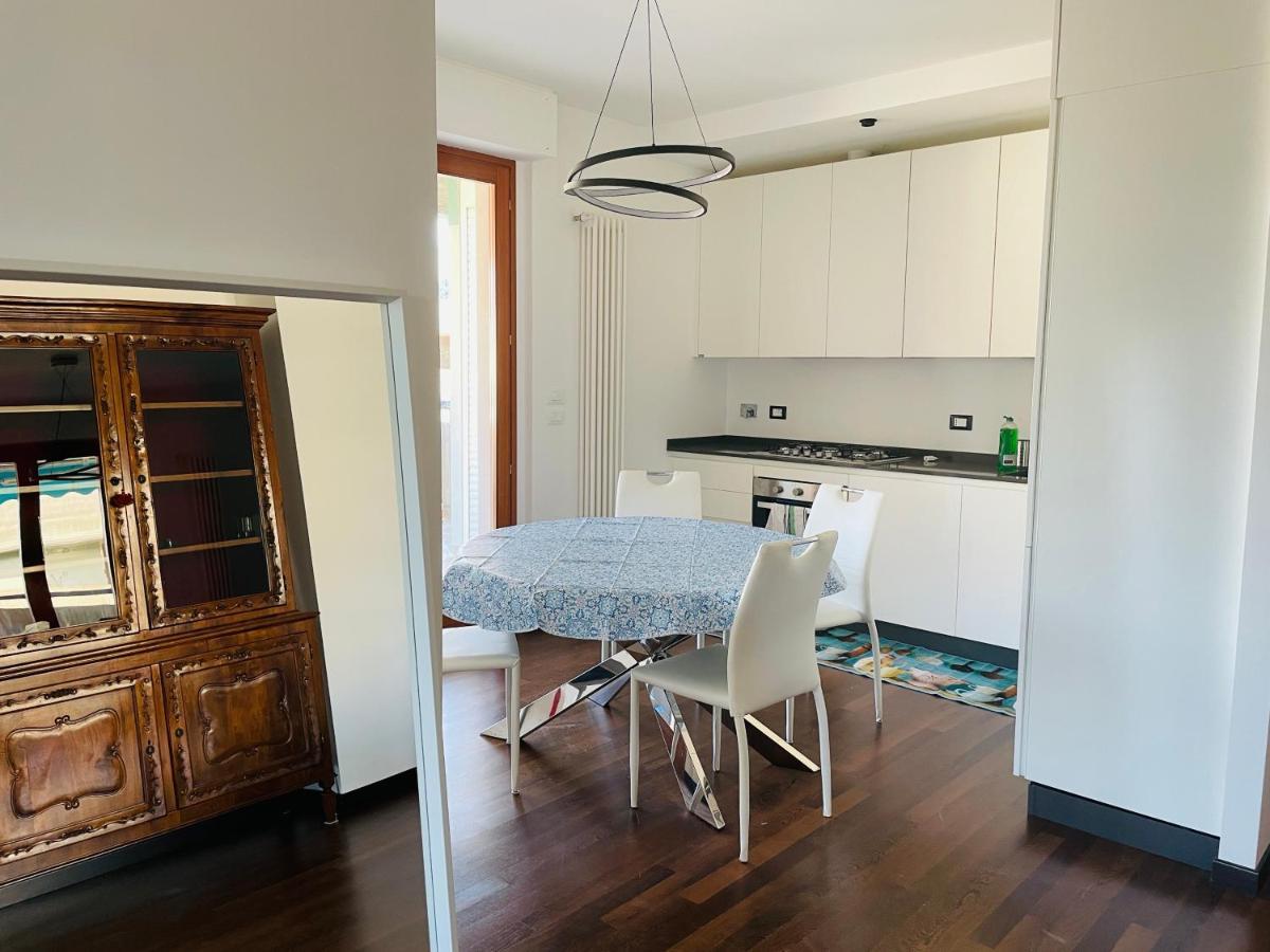 Apartmán Attico Vista E Fronte Mare Zaffiroblu Con Posto Auto Montesilvano Marina Exteriér fotografie