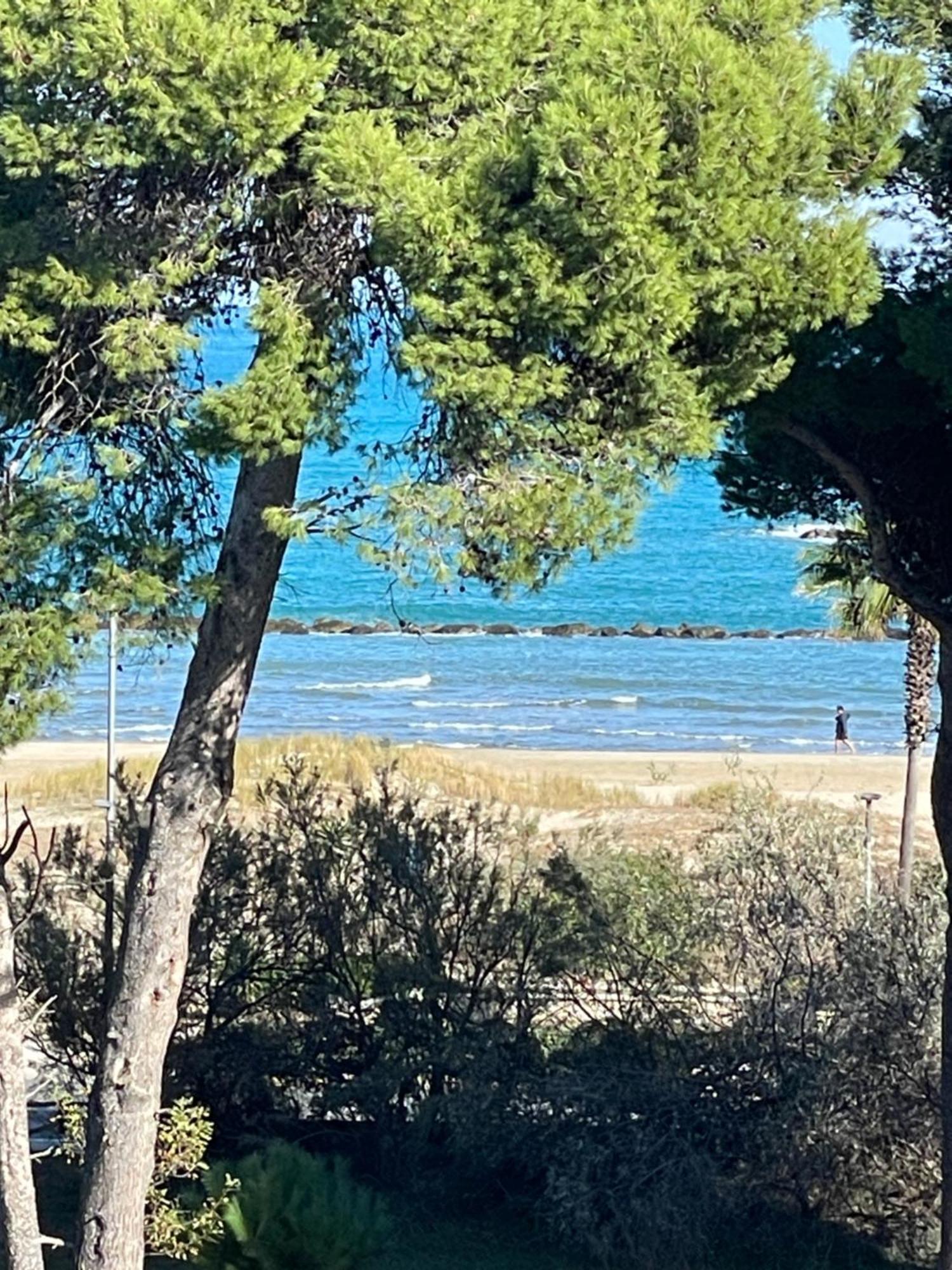 Apartmán Attico Vista E Fronte Mare Zaffiroblu Con Posto Auto Montesilvano Marina Exteriér fotografie